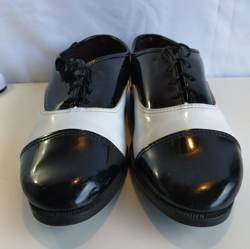 Shoes - Picture 2 of 4
